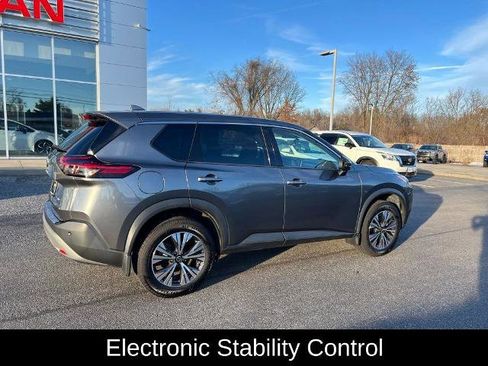 Certified 2021 Nissan Rogue SV image 13