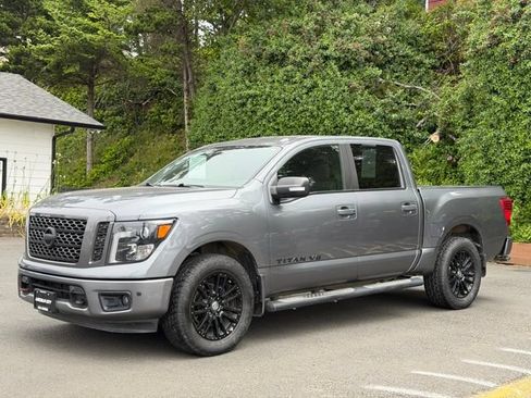 Used 2018 Nissan Titan SV w/ SV Convenience Package AWD/4WD image 1