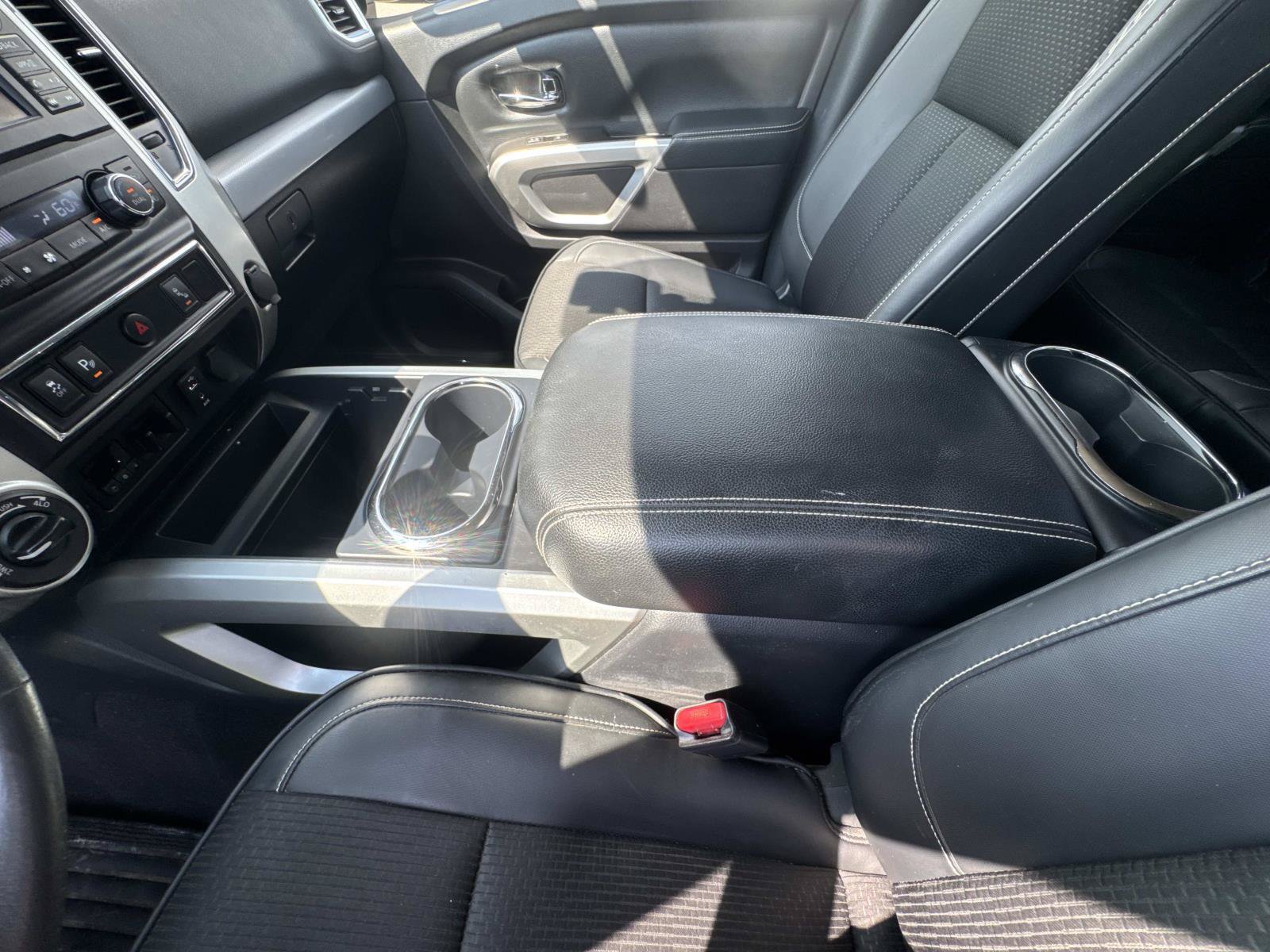 Used 2017 Nissan Titan PRO-4X AWD/4WD image 23