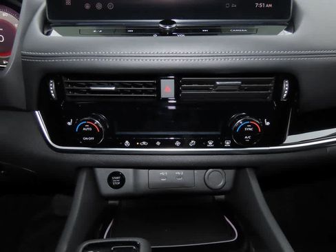 Used 2025 Nissan Rogue SL image 22