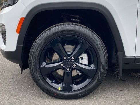 New 2025 Jeep Grand Cherokee Limited w/ Black Appearance Package image 17
