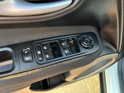 Used 2015 Jeep Renegade Latitude w/ Popular Equipment Group FWD image 10