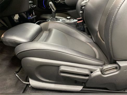 Certified 2022 MINI Cooper SE image 18