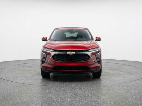 Used 2025 Chevrolet Trax LT w/ LT Convenience Package FWD image 2