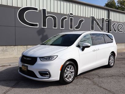 Used 2023 Chrysler Pacifica Touring-L