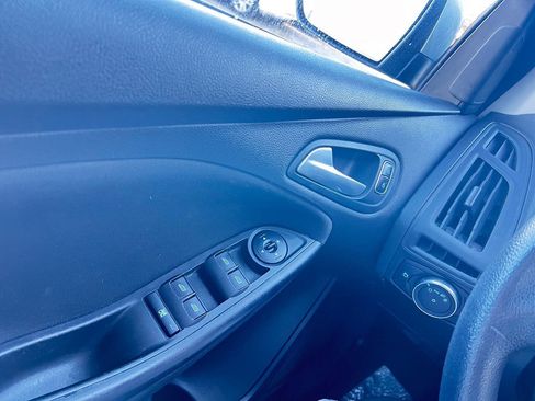 Used 2018 Ford Focus SE image 23