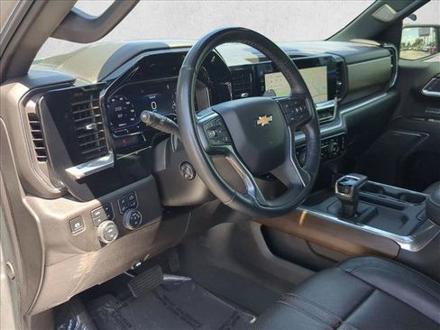 Used 2025 Chevrolet Silverado 1500 High Country AWD/4WD image 10