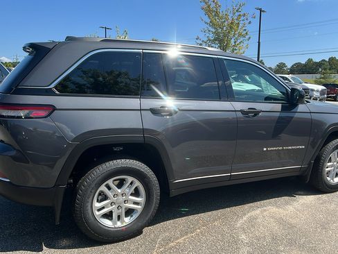 New 2025 Jeep Grand Cherokee Laredo w/ MOPAR Finishing Package image 8
