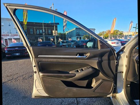 Used 2022 Nissan Altima 2.5 SV image 11