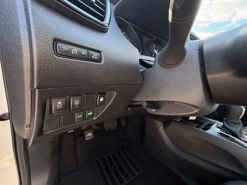 Used 2019 Nissan Rogue S w/ Special Edition Package FWD image 4