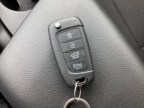 Used 2025 Hyundai Elantra SE w/ Cargo Package FWD image 33