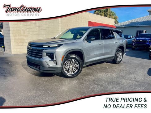 Used 2026 Chevrolet Traverse LT FWD image 1