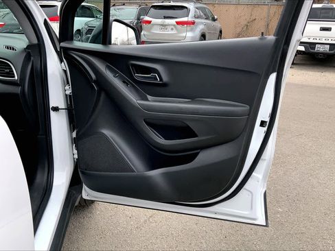 Used 2020 Chevrolet Trax LT w/ Redline Edition image 20