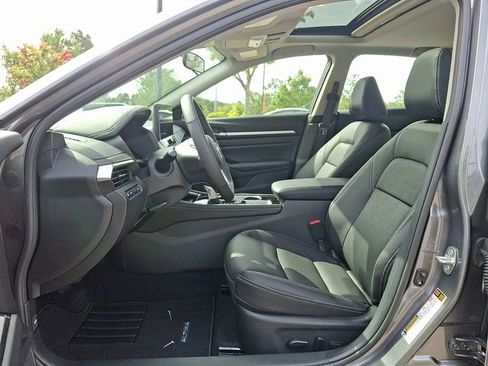 New 2025 Nissan Altima 2.5 SL image 11