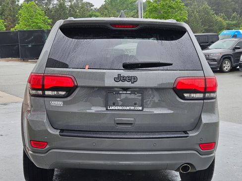 Used 2020 Jeep Grand Cherokee Altitude RWD image 6