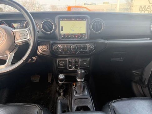 Used 2020 Jeep Wrangler Unlimited Sahara image 17