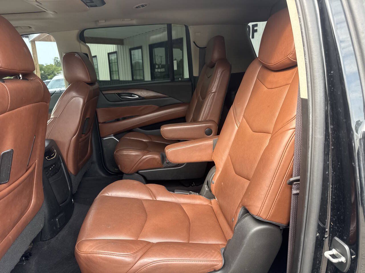 Used 2017 Cadillac Escalade ESV Luxury RWD image 17