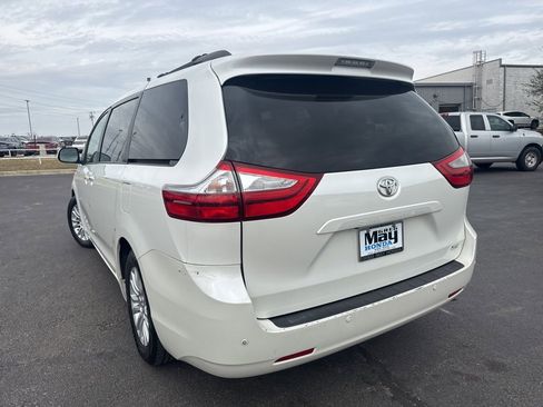 Used 2016 Toyota Sienna XLE image 5