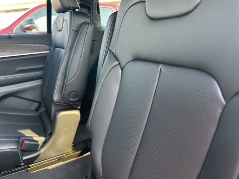 New 2025 Jeep Grand Cherokee L Limited w/ Luxury Tech Group II image 42