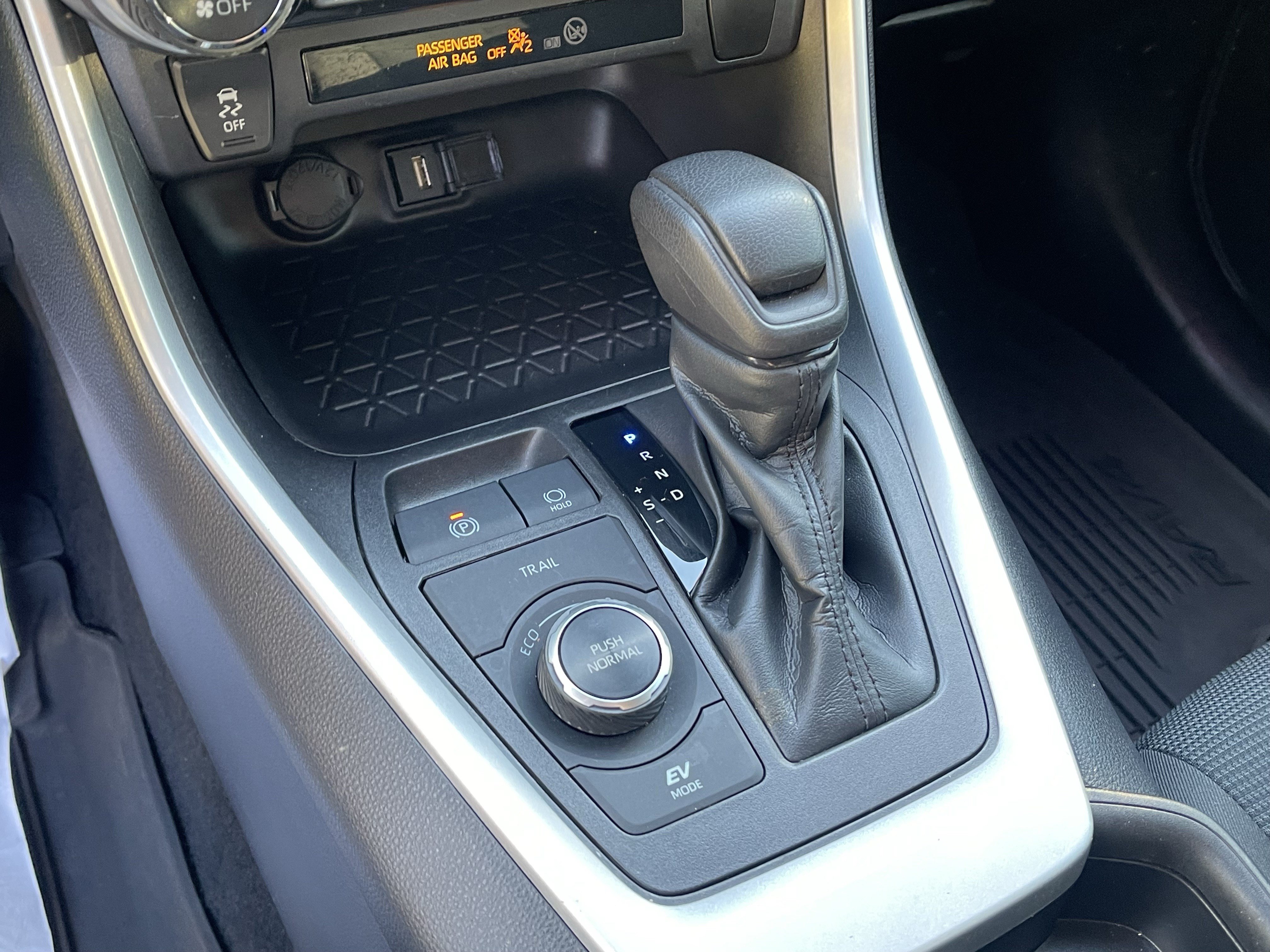 Certified 2021 Toyota RAV4 LE AWD/4WD image 24