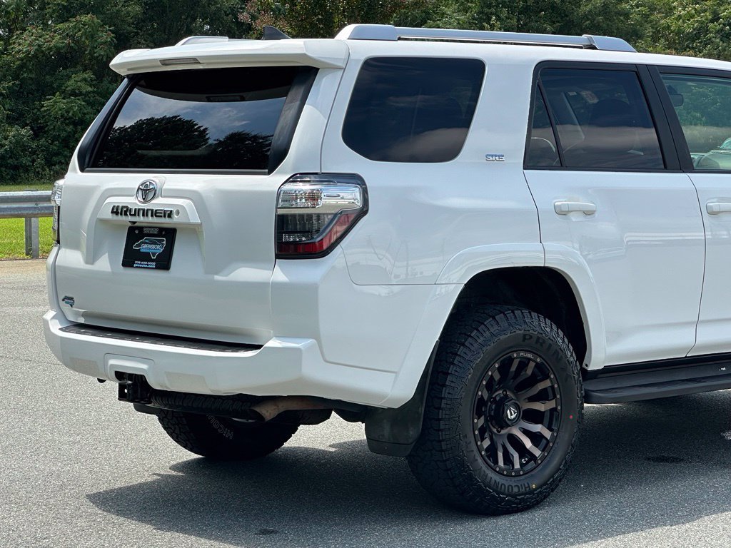 Used 2016 Toyota 4Runner SR5 AWD/4WD image 40