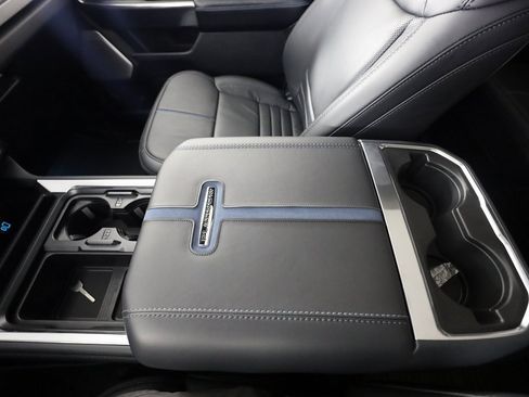 Used 2025 Ford F450 Platinum w/ FX4 Off-Road Package image 38