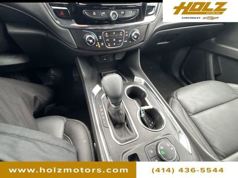 Used 2023 Chevrolet Traverse LT image 16