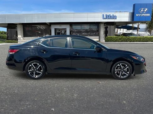 Used 2024 Nissan Sentra SV FWD image 9