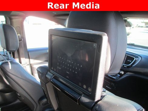 Used 2018 Chrysler Pacifica Touring-L Plus w/ Advanced Safetytec Group image 13