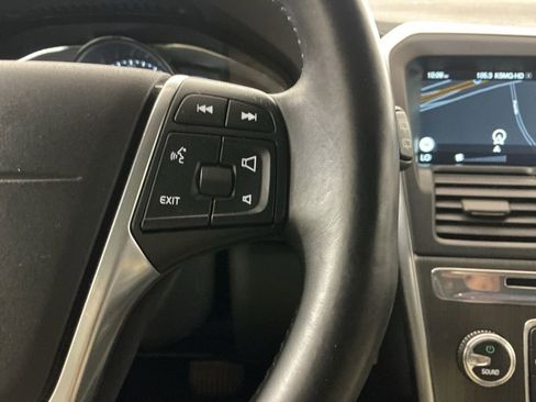 Used 2015 Volvo XC60 T5 Premier w/ Proximity Package image 13