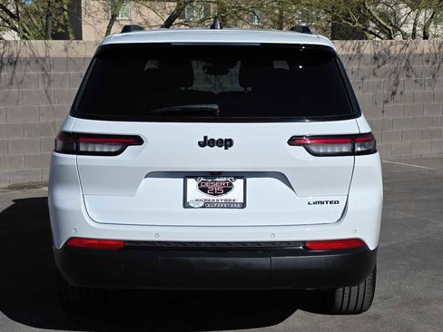 Certified 2024 Jeep Grand Cherokee L Limited w/ Black Appearance Package image 8