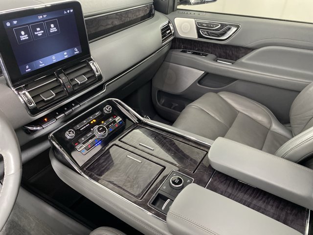 Used 2021 Lincoln Navigator Reserve w/ Luxury Package AWD/4WD image 27