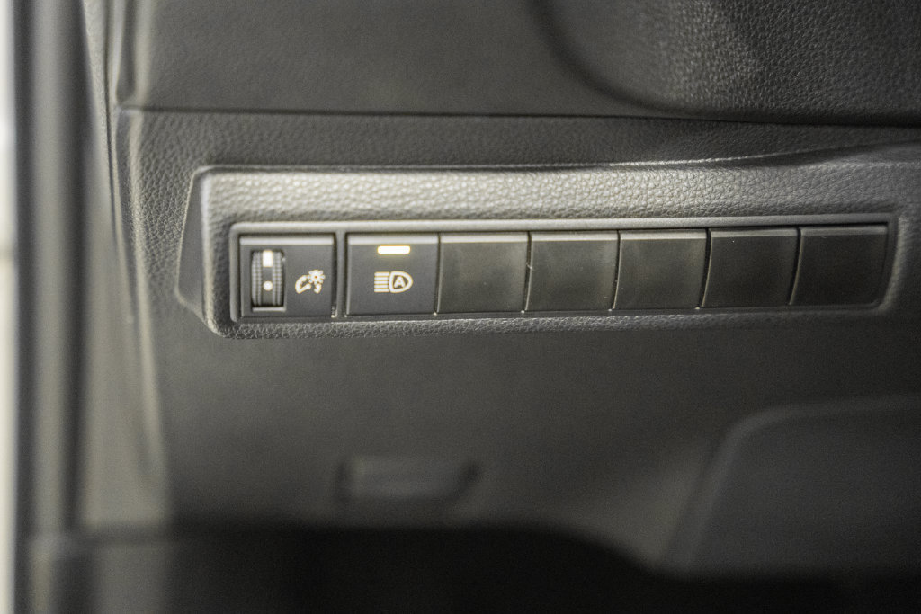 Used 2026 Toyota Corolla LE w/ LE Premium Package FWD image 37