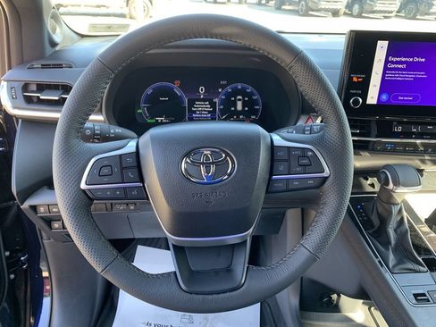 Used 2026 Toyota Sienna Platinum AWD/4WD image 27
