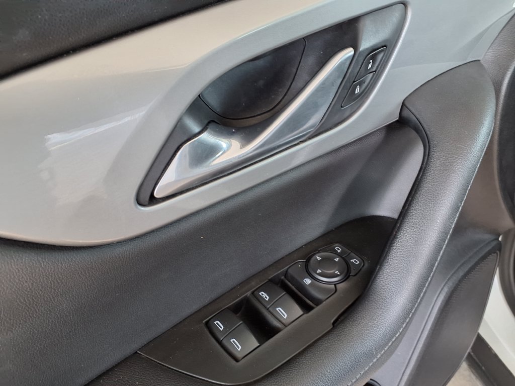 Used 2020 Chevrolet Blazer LT FWD image 18