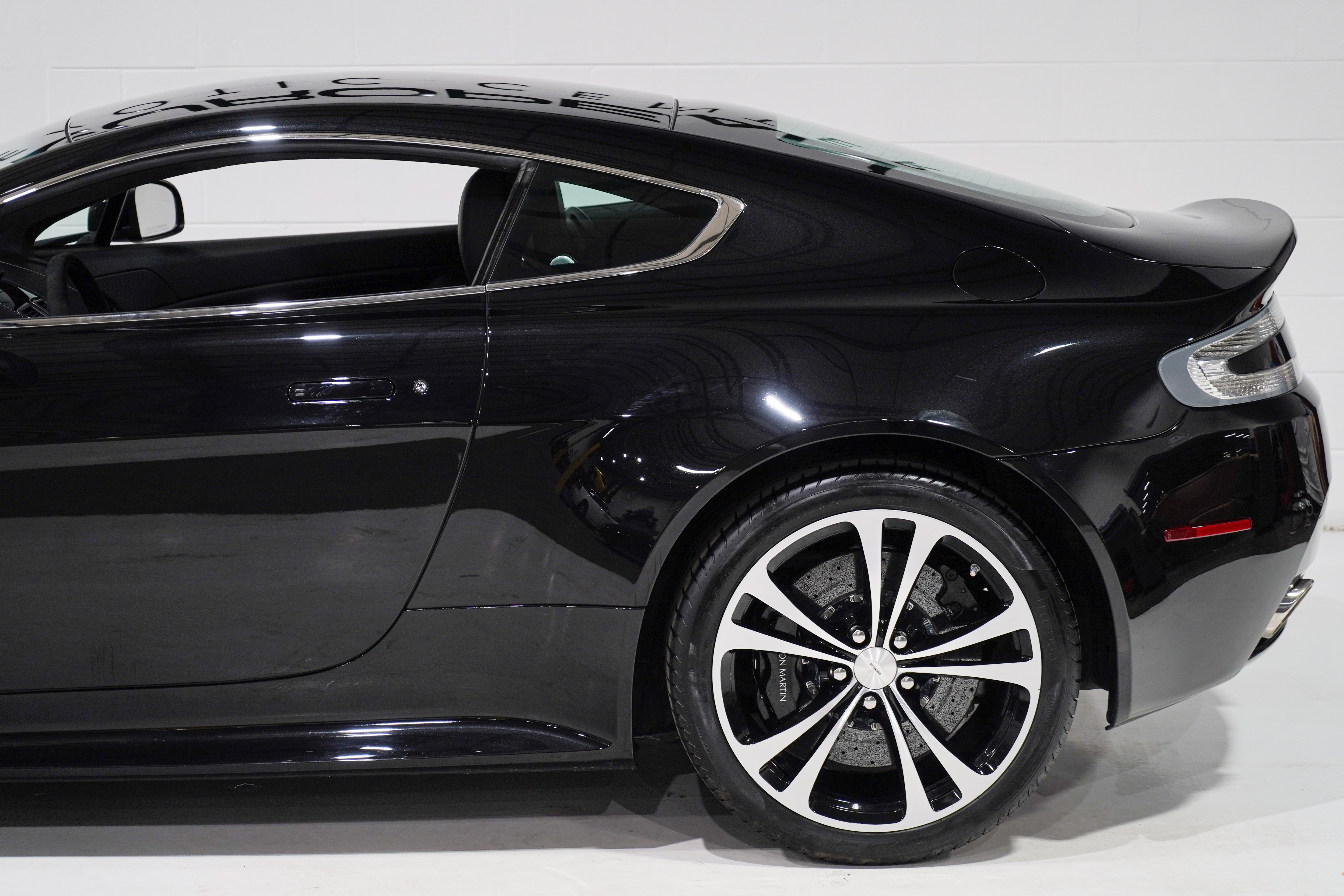 Used 2011 Aston Martin V12 Vantage Carbon Black RWD image 33