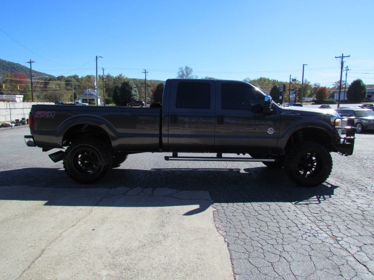 Used 2016 Ford F250 XLT w/ XLT Premium Package AWD/4WD image 6
