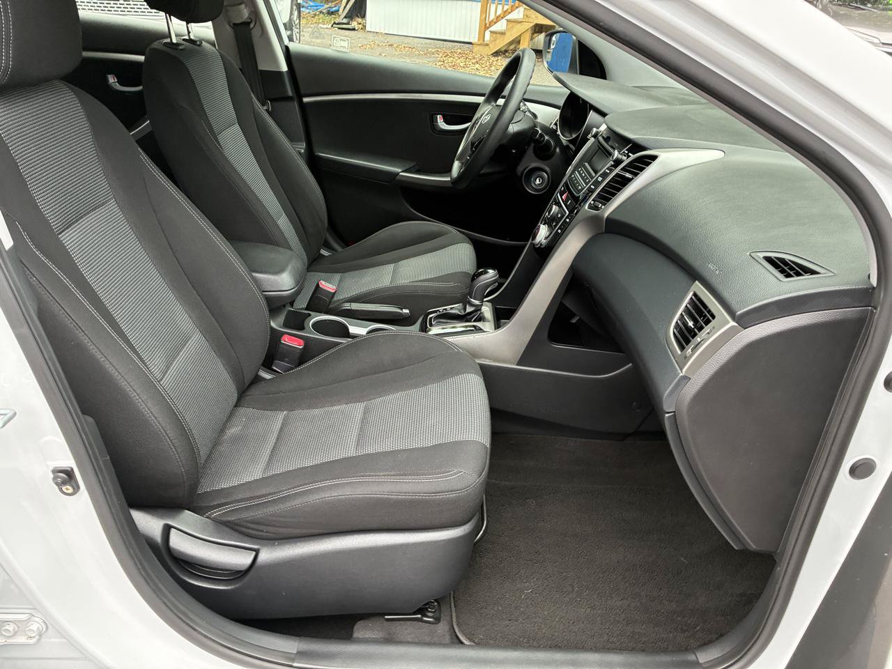 Used 2017 Hyundai Elantra GT FWD image 17