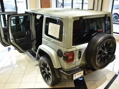 Used 2024 Jeep Wrangler Unlimited Sahara w/ Technology Group AWD/4WD image 8