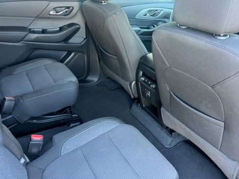 Used 2023 Chevrolet Traverse LT image 19