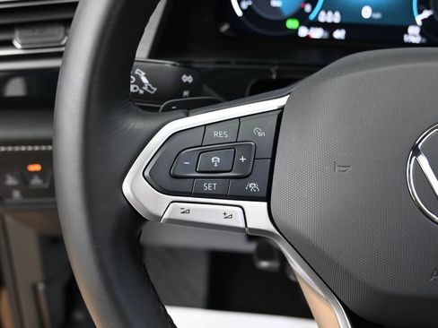 Used 2024 Volkswagen Atlas Cross Sport SE w/ Panoramic Sunroof Package image 20