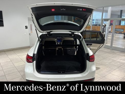 Used 2025 Mercedes-Benz GLC 350e 4MATIC image 25