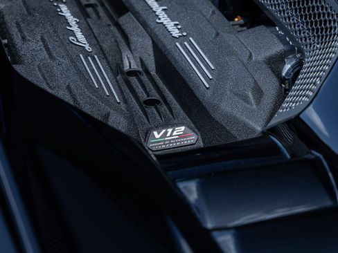 Used 2025 Lamborghini Revuelto AWD/4WD image 21