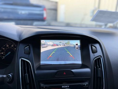 Used 2018 Ford Focus Titanium FWD image 31