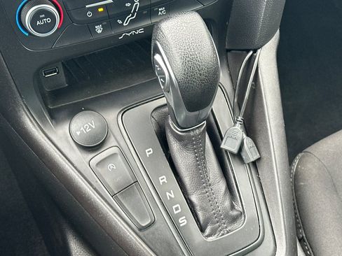 Certified 2018 Ford Focus SE FWD image 19