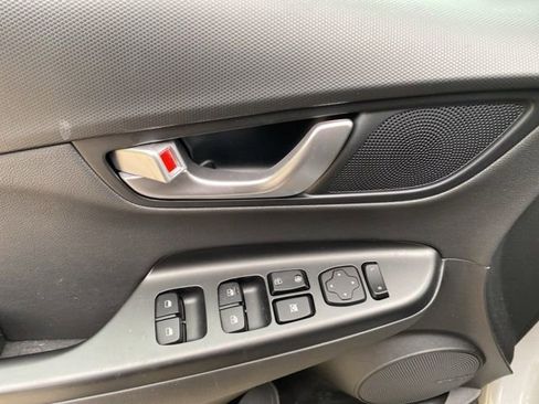 Used 2023 Hyundai Kona Limited AWD/4WD image 18