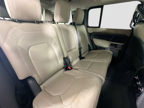 Used 2023 Land Rover Defender 130 SE image 31