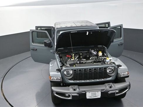 New 2025 Jeep Gladiator Sport image 26