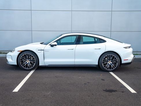 Used 2025 Porsche Taycan image 2