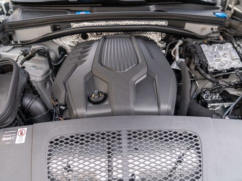 Certified 2026 Porsche Macan image 28